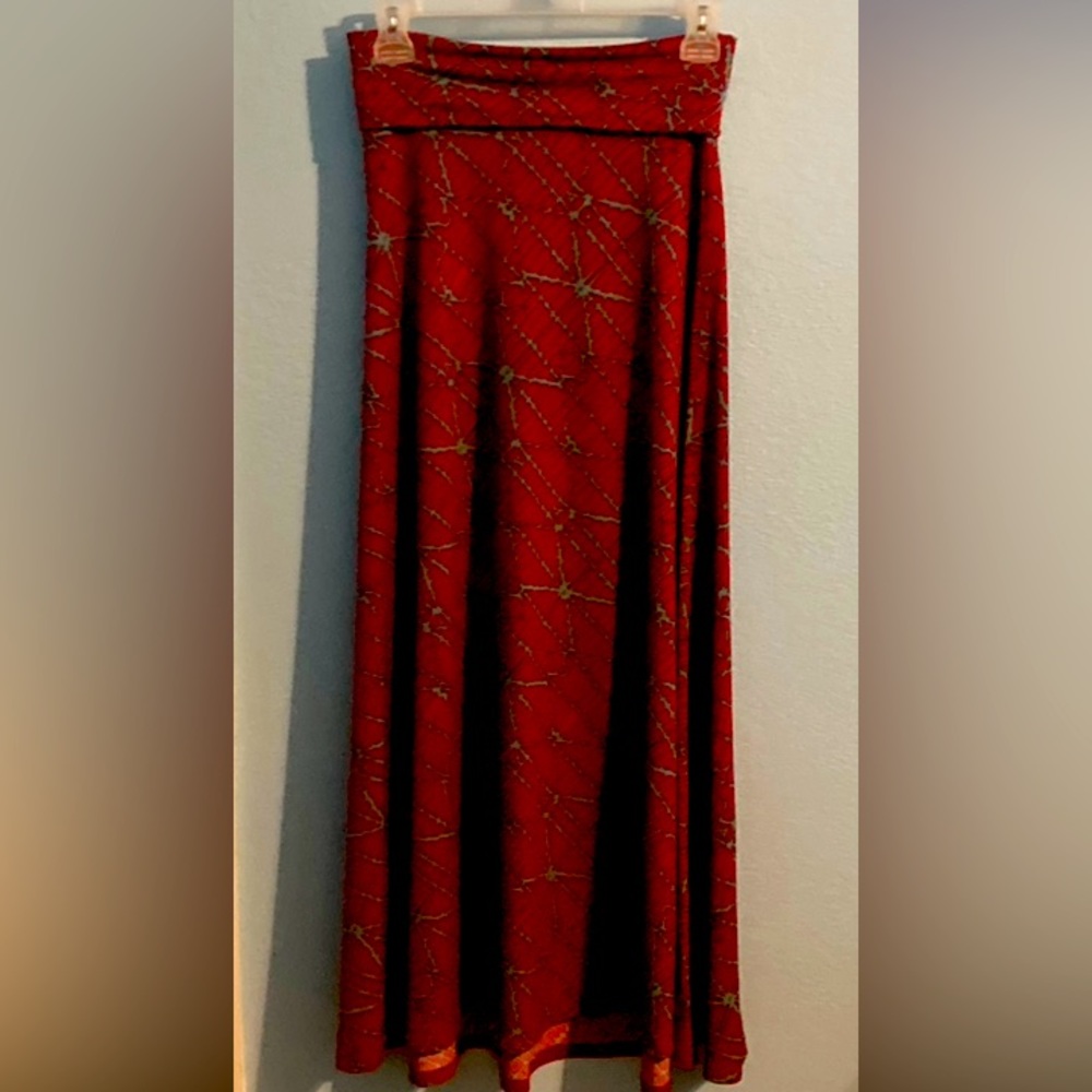 It’s a lularoe skirt but it can also be a dress, it’s polyester spandex.